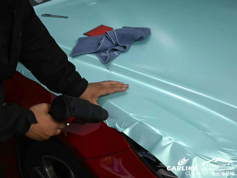 哈尔滨奔驰e级全车改色电光薄荷绿车身贴膜施工效果图